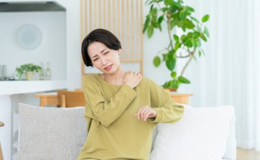 なぜか寝ても疲れが取れない…原因から考える効果的な対処法